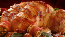 Peru com molho dourado