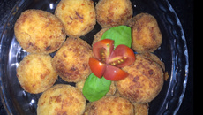 Bolinho de aipim (mandioca) recheado com carne seca