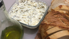 Pasta de ricota com azeitonas