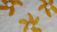 Bolo de pêssego com coco