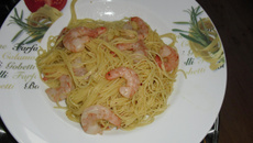 Espaguete com camarão simples