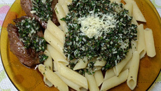 Talharim ao molho pesto e filé mignon