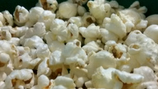 Pipoca com azeite e orégano