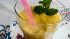 Suco de caju com hortelã