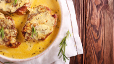 Bisteca de porco ao molho de mostarda