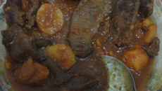 Bife de panela com batatas à la Mama