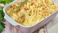 Couve-flor gratinada com molho branco e queijo