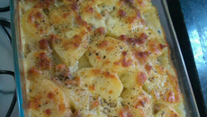 Batata gratinada com requeijão e bacon