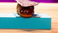 Eclair de Chocolate com Grumixama