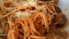 Espaguete com almôndegas