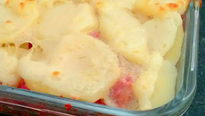 Batata gratinada com linguiça