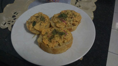 Bruschetta de atum e cenoura