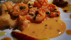 Camarão com abacaxi - comida Tailandesa