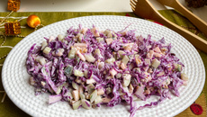 Salada de repolho com molho de iogurte