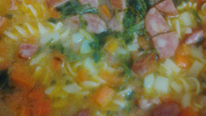 Sopa de legumes com macarrão instantâneo