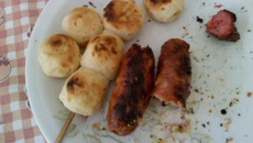 Churrasco de espetinho de pão de queijo