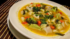 Sopa de legumes e verduras