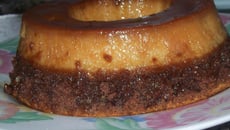 Bolo de chocolate com pudim de leite condensado