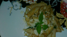 Macarronada simples com soja e queijo coalho