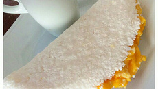 Tapioca de queijo com ovos