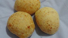 Pão de Queijo com Creme de Leite