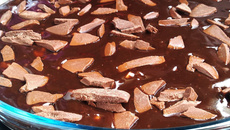 Pavê de leite ninho com cobertura de chocolate