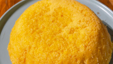 Bolo de milho de caneca