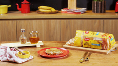 Pão com banana e queijo