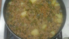 Ensopadinho de batata com carne moída