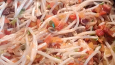 Broto de feijão com linguiça defumada