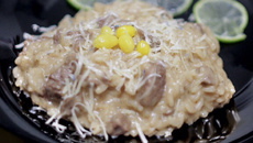 Risoto de filé com queijo parmesão e gorgonzola ao molho mostarda