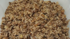 Mjadra de arroz 7 cereais na panela de pressão elétrica