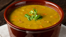 Caldo de ervilha com calabresa