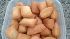 Bolinho de trigo frito