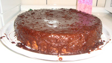Bolo de cenoura com cobertura de chocolate