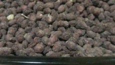 Amendoim com chocolates