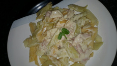 Macarrão com presunto e queijo