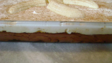 Geladinho de banana com creme de chocolate