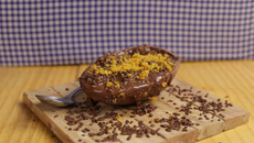 Ovo de páscoa recheado com bolo de cenoura