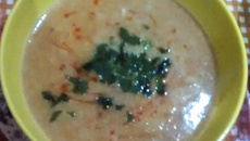 Sopa de legumes e carne