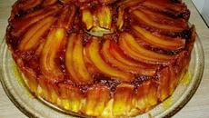 Bolo com calda de banana