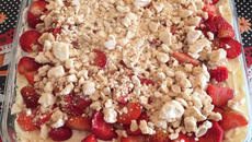 Sobremesa de morangos com suspiro