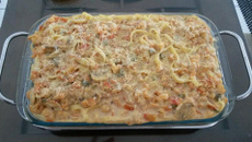 Fettuccine com camarão ao molho de queijo e ervas finas