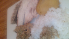 Peito de frango na crosta de sal grosso e pimenta-do-reino