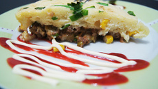 Torta de liquidificador com recheio de carne moída