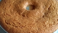 Bolo de fubá com goiabada (Néia)