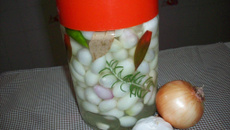 Cebolas pequenas em conserva
