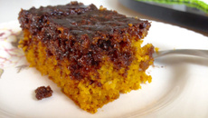 Bolo integral de cenoura com aveia e mel