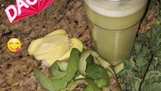 Suco de manga verde com hortelã 