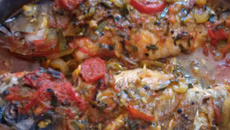 Tucunaré ao forno no molho vermelho